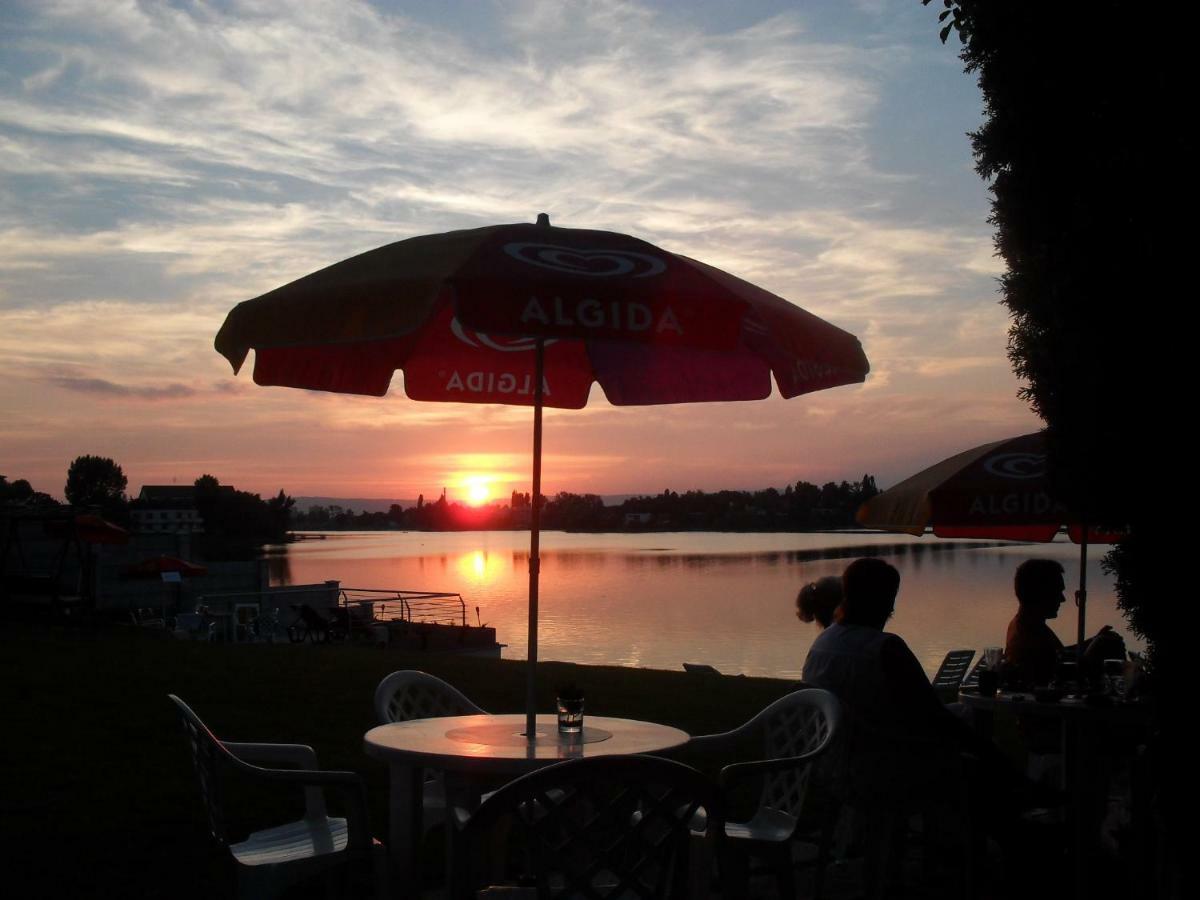Hotel Fortuna Senec Bagian luar foto