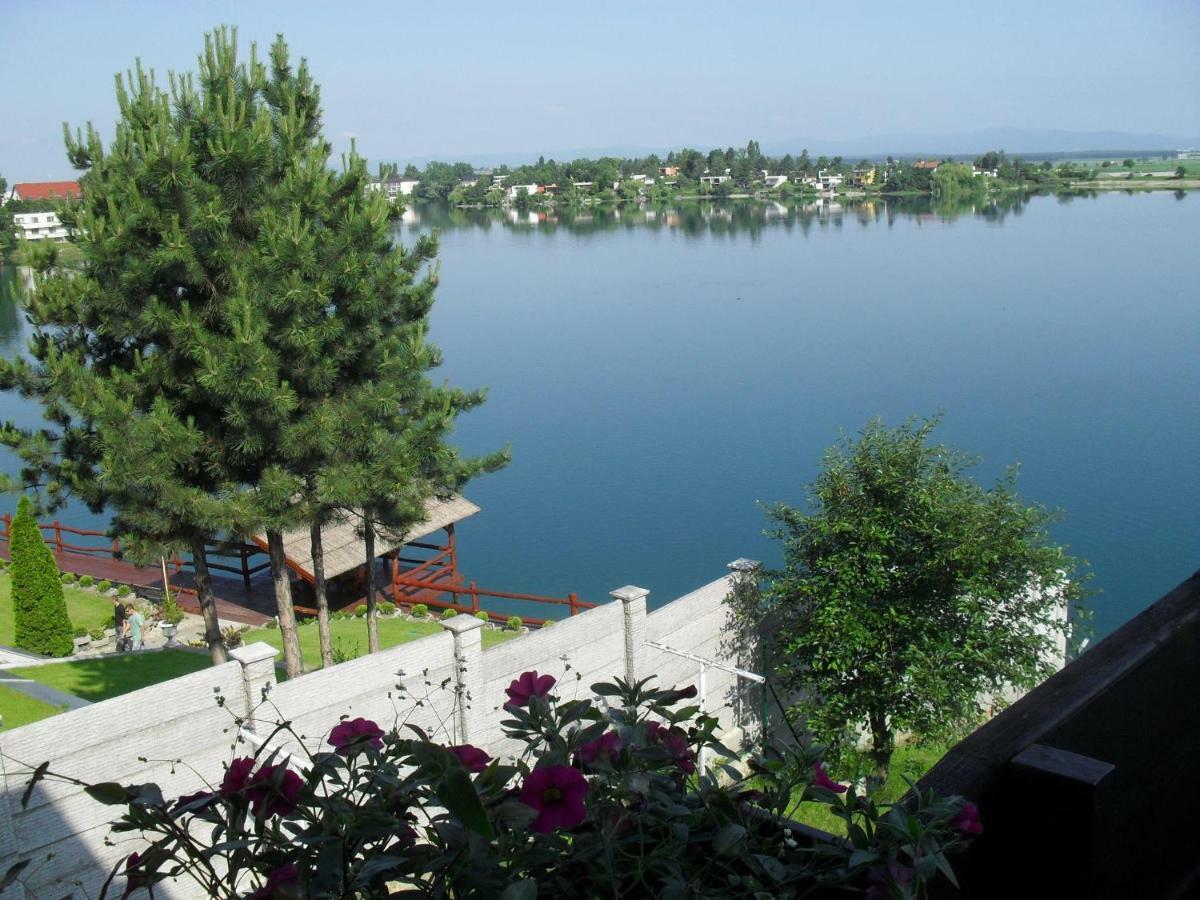 Hotel Fortuna Senec Bagian luar foto