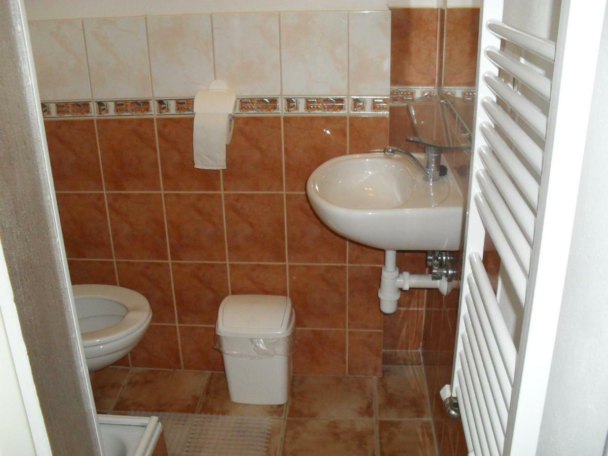 Hotel Fortuna Senec Bagian luar foto