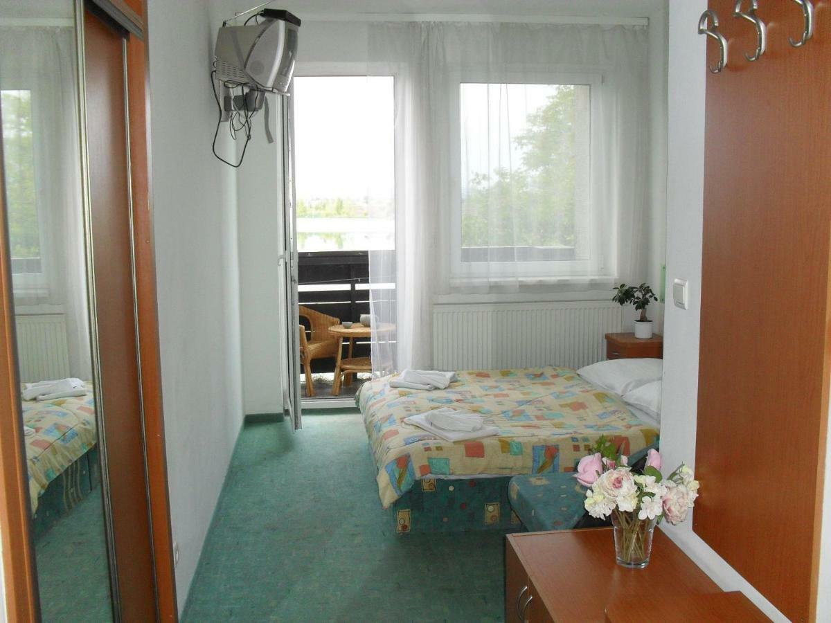 Hotel Fortuna Senec Ruang foto