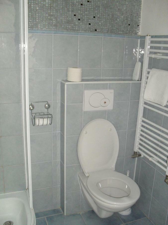 Hotel Fortuna Senec Bagian luar foto