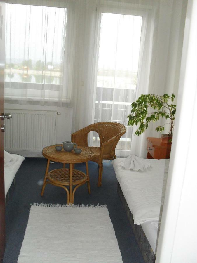 Hotel Fortuna Senec Ruang foto